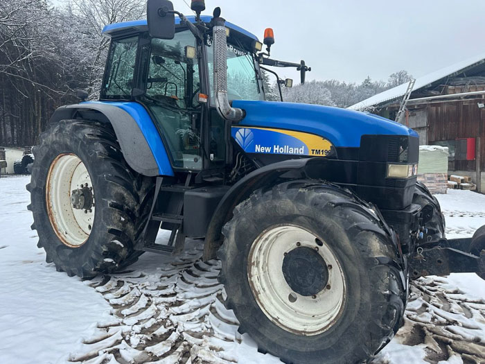 New Holland Traktor